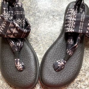 Women’s sling back Sanuks!